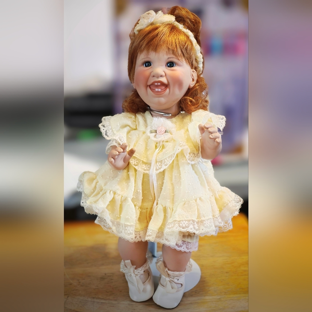 Adorable Smiling Lee Middleton, Vintage 1981 All Vinyl 14.5" 'Missy' Doll